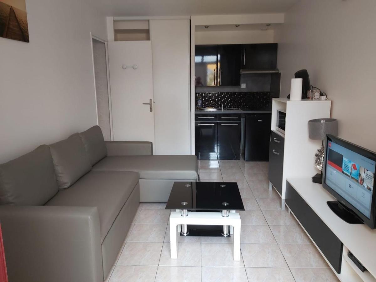 Coquet Studio A 150M De La Plage Apartman Le Barcarès Kültér fotó